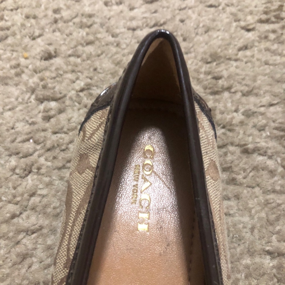 Coach Beige Signature Canvas Loafers with Dark Brown Trim Size 7 Great condi - Picture 6 of 6